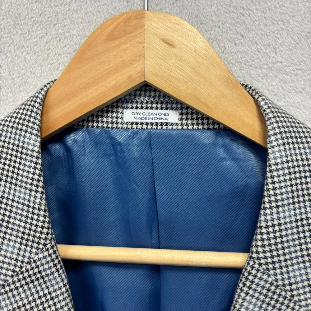 Saddlebred blazer features